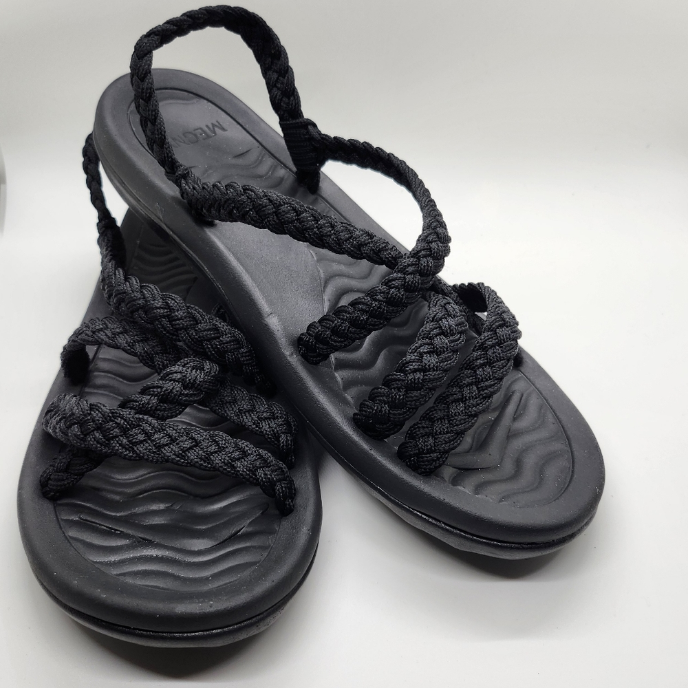 NWT Megnya Black Sandal New